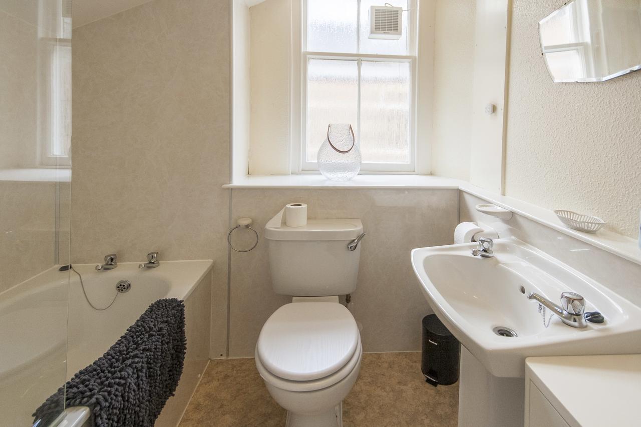 1 Varis Apartments Forres Exterior photo